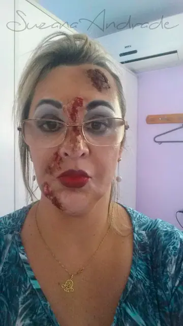 Maquiagem artística de efeitos, com ferimento